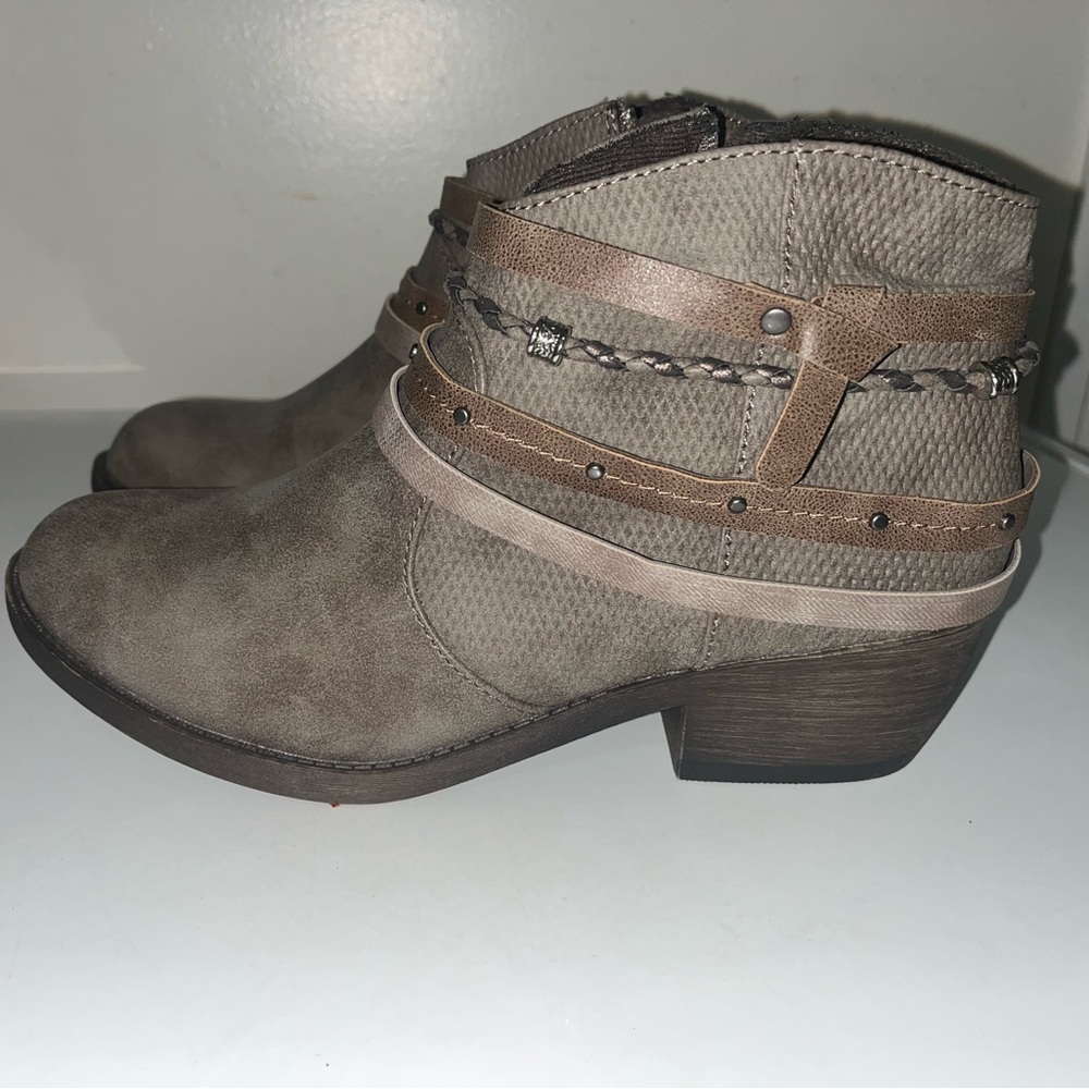NWOT Booties with zipper